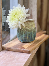 Load image into Gallery viewer, Runny Vase
